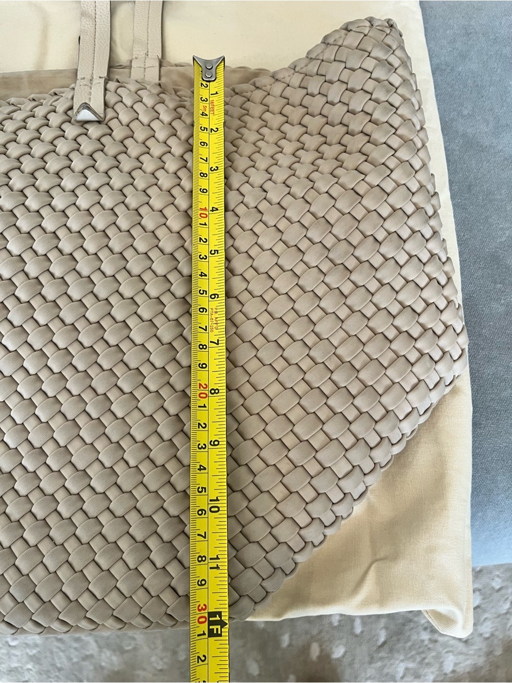 NAGHEDI jetsetter tote in large in cream - Picture 10 of 13